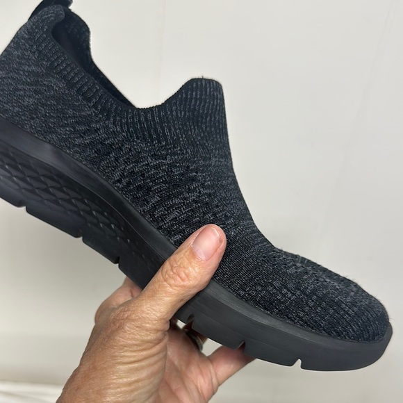 Skechers Black Athletic Slip-On Shoes with Breathable Mesh Air Cooled - Picture 3 of 14